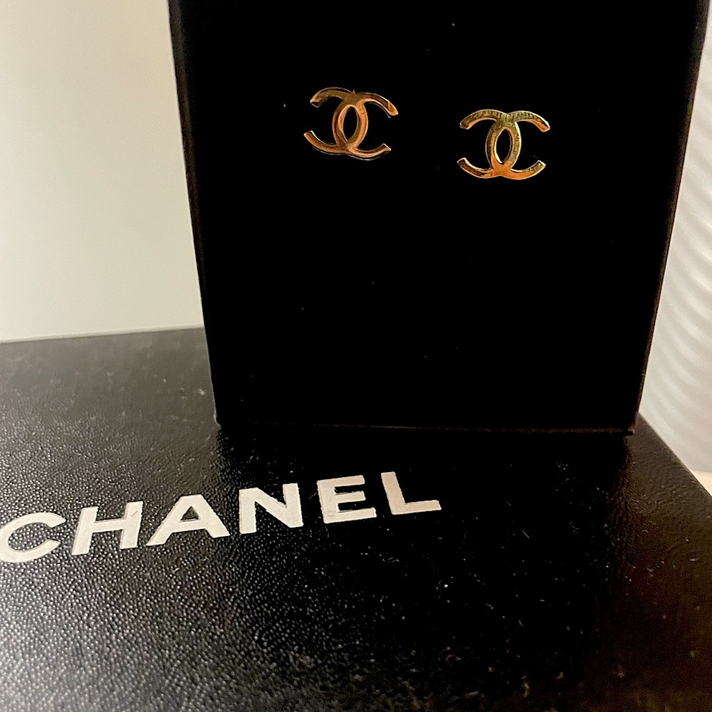 Chanel CC 14 karat gold earrings!
